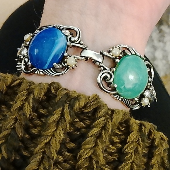 Elegant Multi-Color Stone Bracelet - Picture 6 of 16